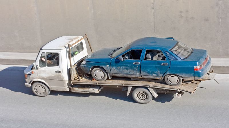 5 Reasons Vehicles Owners Call for Towing Services in Chicago